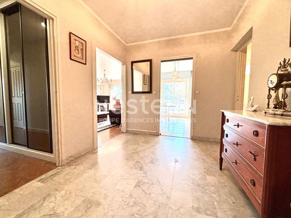 Écully Centre - T5 (116 m²) avec garage et parking