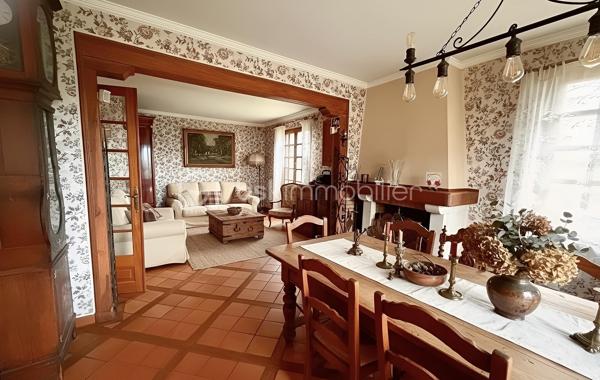 Sur un grand terrain cette maison en pierres de taille dispose d’un gros potentiel d’aménagement puisque seul le rez-de-chaussée était habité.
Également sur le terrain une construction avec un étage fait office de garage double et peut être aménagé en maison d’invités. 

Un sous-sol total avec un coin lingerie, et surtout un grand espace au premier étage avec deux fenêtres en chien-assis et un beau plancher qui est non divisé et reste à aménager. Les évacuations pour WC et douche sont déjà présentes. 

Au rez-de-Chaussée l’entrée à l’arrière de la maison dessert à gauche un double séjour lumineux avec une fenêtre et deux porte-fenêtres dont une débouche sur le balcon, en face une belle cuisine dont la porte fenêtre débouche également sur le balcon. Puis à droite, un couloir pour la partie nuit avec deux chambres et une salle de bain. 

Idéale pour une famille avec sa capacité d’agrandissement, cette maison de bonne facture avec ses pierres de taille et sa belle charpente vous permettra de réaliser pour votre famille une superbe demeure pouvant mêler ancien et moderne.
La taxe foncière est de 1470€ par an.