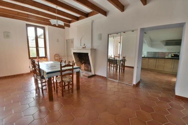 Dpt Charente Maritime (17), à vendre proche de SAINT SAVINIEN maison P8 de 290 m² - Terrain de 14 750,00 m²