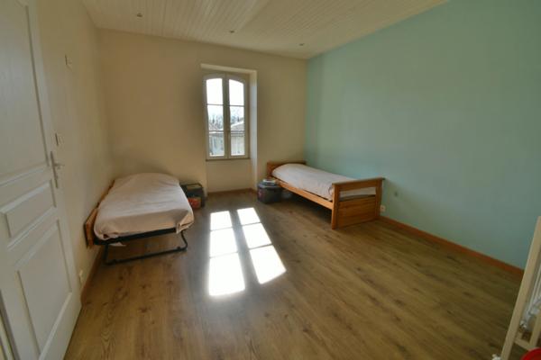 Dpt Charente Maritime (17), à vendre proche de SAINT SAVINIEN maison P8 de 290 m² - Terrain de 14 750,00 m²