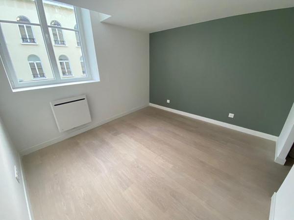 A LOUER : T2 à TOURCOING • Rue du Général Leclerc - MAIRIE DE TOURCOING • 690 € CC • Réf. 638-002