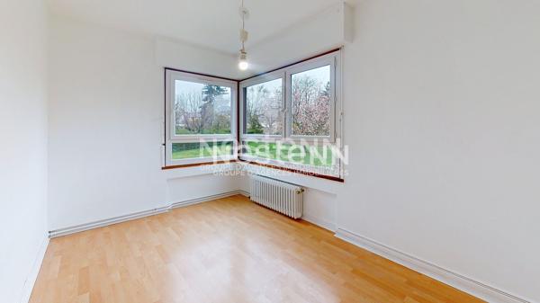 A louer à LONGJUMEAU, appartement de 4 pièces avec 3 chambres, loggia et box en sous-sol