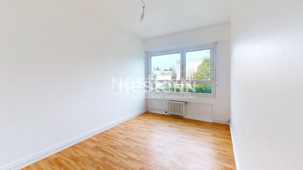 A louer à LONGJUMEAU, appartement de 4 pièces avec 3 chambres, loggia et box en sous-sol