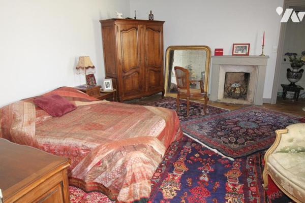 Maison d'habitation construite sur deux niveaux et comprenant deux  chambres et terrain clos 