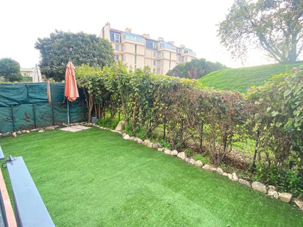 DEUX PIECES REZ DE JARDIN