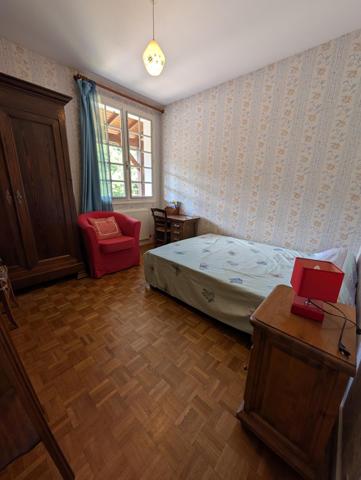 grande maison familiale  belle distribution coeur de village proche poitiers