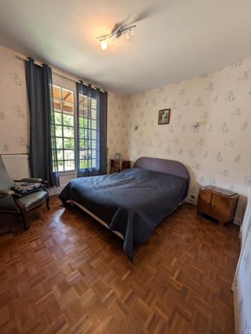 grande maison familiale  belle distribution coeur de village proche poitiers