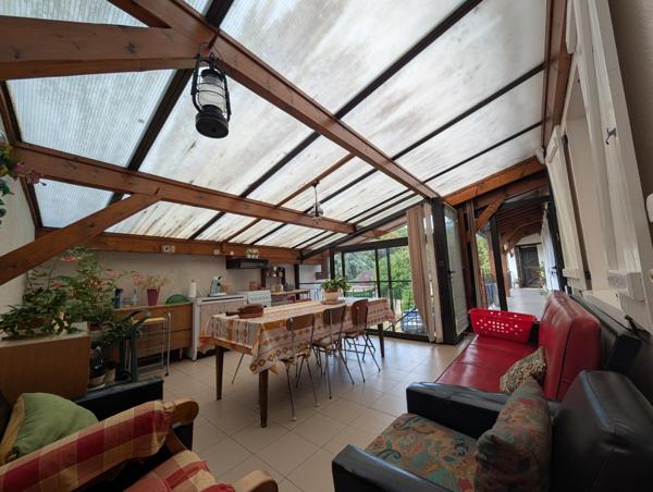 grande maison familiale  belle distribution coeur de village proche poitiers