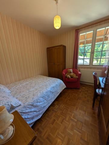 grande maison familiale  belle distribution coeur de village proche poitiers