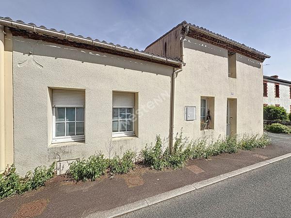 Maison A VENDRE, bourg de Saint Sauveur de Landemont, 2 chambres, locataire en place
