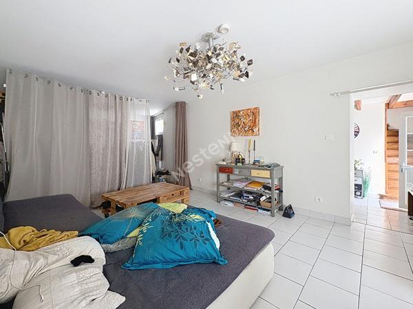 Maison A VENDRE, bourg de Saint Sauveur de Landemont, 2 chambres, locataire en place