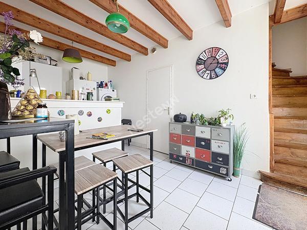 Maison A VENDRE, bourg de Saint Sauveur de Landemont, 2 chambres, locataire en place