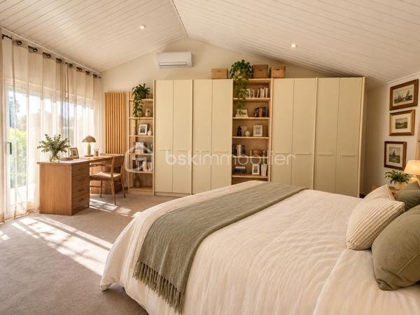 EN EXCLUSIVITÉ, dans un environnement résidentiel recherché de Challans, découvrez cette propriété de caractère, nichée au cœur d'un magnifique parc arboré de 6 330 m², entièrement clos et préservé des regards.

Construite en 1991, cette maison d'architecte de plain-pied développe environ 200 m² habitables et propose 5 chambres, de beaux volumes et une organisation intérieure particulièrement agréable pour la vie de famille.

Dès l'entrée, la maison dévoile une architecture singulière, où les ouvertures sur l'extérieur occupent une place privilégiée.
- La pièce de vie s'articule autour d'une cuisine aménagée et équipée ouverte sur la salle à manger, prolongée par un salon chaleureux doté d'une belle cheminée ouverte. Une véranda vient compléter cet ensemble et offre une transition naturelle vers la terrasse exposée sud-ouest et le jardin.
- L'espace nuit, bien distinct des pièces de vie, accueille une spacieuse suite parentale avec de nombreux rangements et dressings ainsi qu'une salle de bains équipée d'une double vasque. Quatre autres chambres, desservies par un couloir largement vitré et baigné de lumière naturelle, complètent cet espace, avec une seconde salle d'eau et des WC indépendants.
- Une buanderie et deux garages avec portes motorisées, accessibles directement depuis la maison, apportent un confort supplémentaire au quotidien.

- À l'extérieur, le parc constitue incontestablement l'un des atouts majeurs de cette propriété. Ses nombreuses essences d'arbres, ses espaces dégagés et son exposition privilégiée composent un cadre verdoyant, propice à la détente et à la vie en plein air. Un puits facilite l'entretien du jardin, tandis que la création d'une piscine peut être envisagée sous réserve des autorisations nécessaires.

Construite avec soin, cette maison d'architecte a conservé le charme et la qualité de ses prestations d'origine. Des travaux de rafraîchissement et de modernisation permettront de la personnaliser et de révéler pleinement son potentiel. L'assainissement individuel, actuellement non conforme, nécessitera une mise aux normes.
Une propriété singulière, aux volumes généreux, où architecture, espace et nature se rencontrent. Un lieu de vie idéal pour une famille en quête de tranquillité, sans renoncer à la proximité de Challans.
Au plaisir de vous accompagner dans la découverte de cette propriété. Corinne