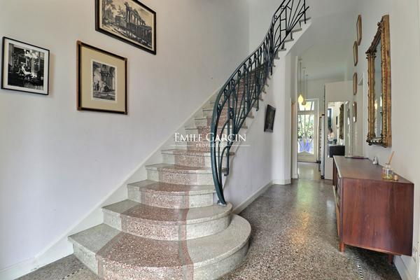 A vendre - Arles, quartier Chabourlet, maison de ville avec jardin intime piscine et garage.