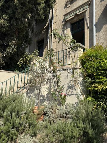 A vendre - Arles, quartier Chabourlet, maison de ville avec jardin intime piscine et garage.
