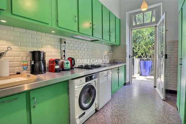 A vendre - Arles, quartier Chabourlet, maison de ville avec jardin intime piscine et garage.