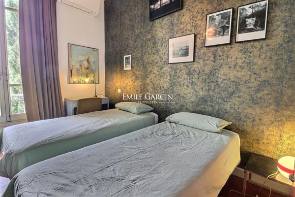 A vendre - Arles, quartier Chabourlet, maison de ville avec jardin intime piscine et garage.