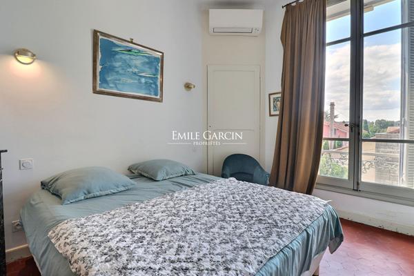 A vendre - Arles, quartier Chabourlet, maison de ville avec jardin intime piscine et garage.