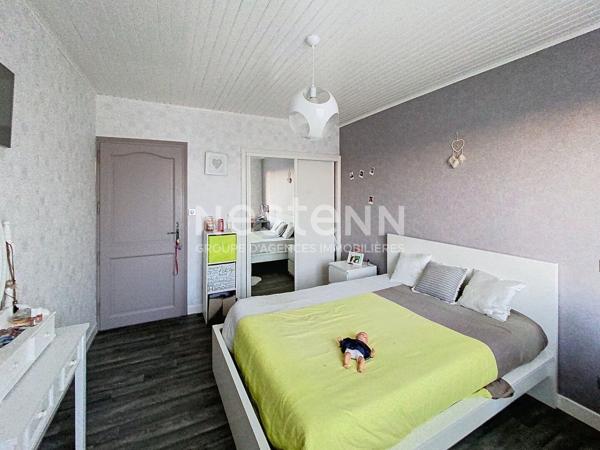 SOUS COMPROMIS, Maison de 155 m² environ avec garage, terrasse et terrain clos à Grazac
