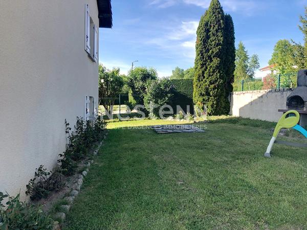 SOUS COMPROMIS, Maison de 155 m² environ avec garage, terrasse et terrain clos à Grazac