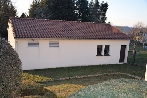 SOUS COMPROMIS, Maison de 155 m² environ avec garage, terrasse et terrain clos à Grazac