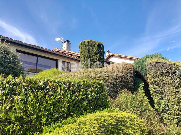 SOUS COMPROMIS, Maison de 155 m² environ avec garage, terrasse et terrain clos à Grazac