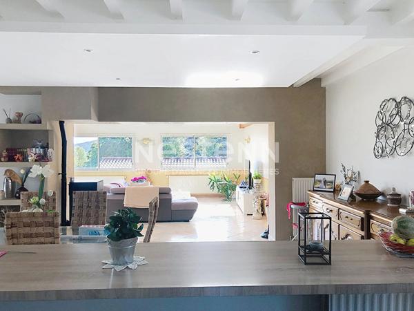 SOUS COMPROMIS, Maison de 155 m² environ avec garage, terrasse et terrain clos à Grazac