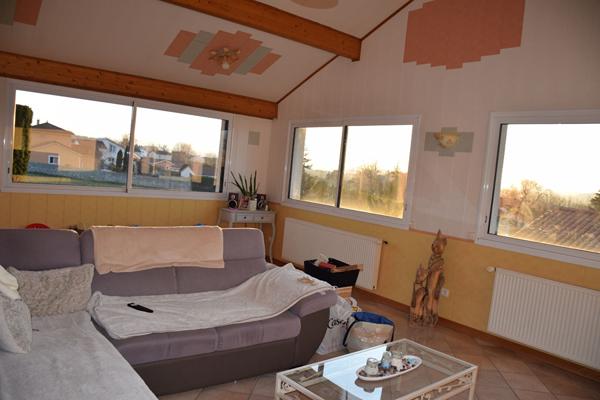 SOUS COMPROMIS, Maison de 155 m² environ avec garage, terrasse et terrain clos à Grazac