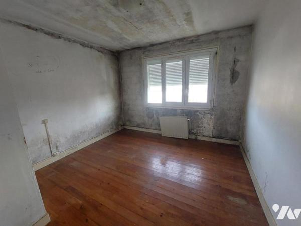 A VENDRE- MAISON -COSSE LE VIVIEN