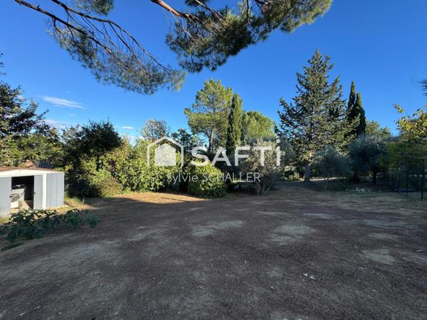 Terrain constructible 1013 m2 entièrement clôturé