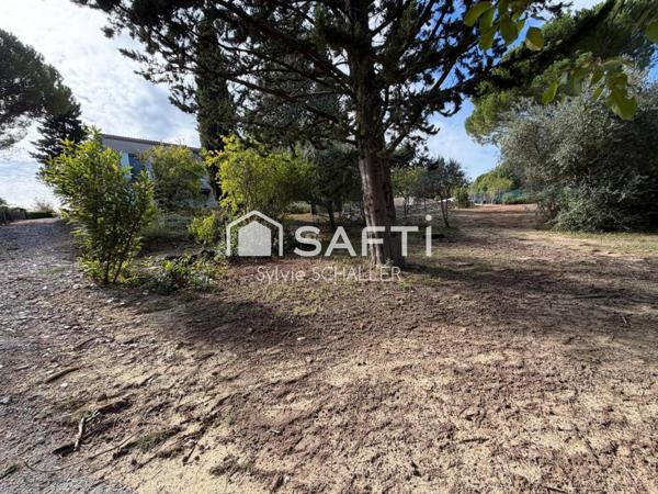 Terrain constructible 1013 m2 entièrement clôturé