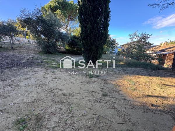 Terrain constructible 1013 m2 entièrement clôturé