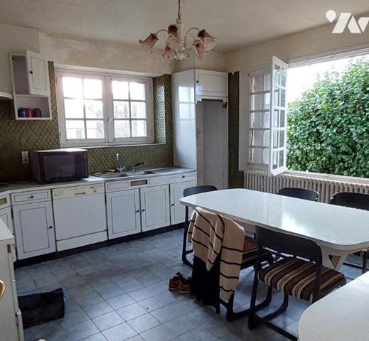 PLUMELIAU (56) Maison + Local en centre ville