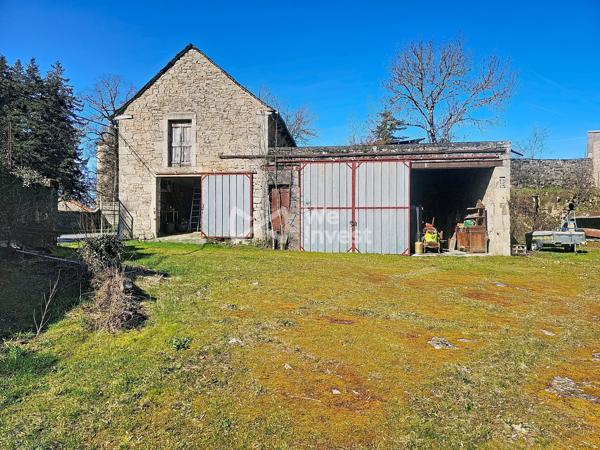Grange avec garage attenant et 1000m² de terrain