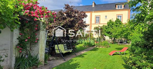 Maison de ville, 173 m², 9 pièces avec jardin, garage et dépendance