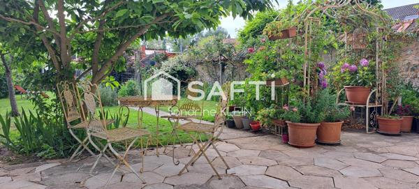 Maison de ville, 173 m², 9 pièces avec jardin, garage et dépendance