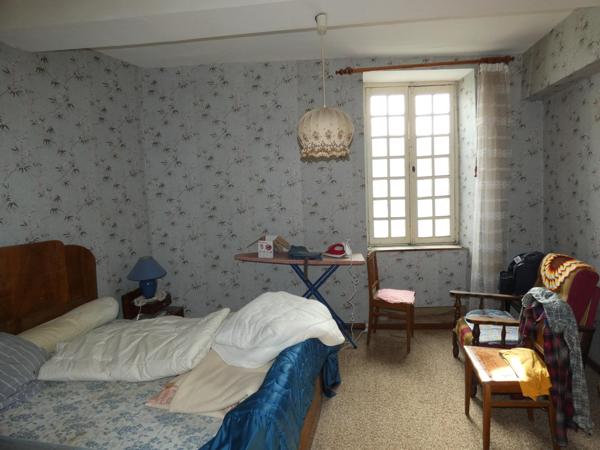 Maison T4 de 100m² avec cour de 30m², cave/atelier de 28m² et combles aménageables de 85m²