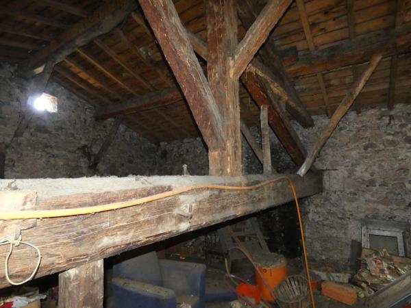 Maison T4 de 100m² avec cour de 30m², cave/atelier de 28m² et combles aménageables de 85m²