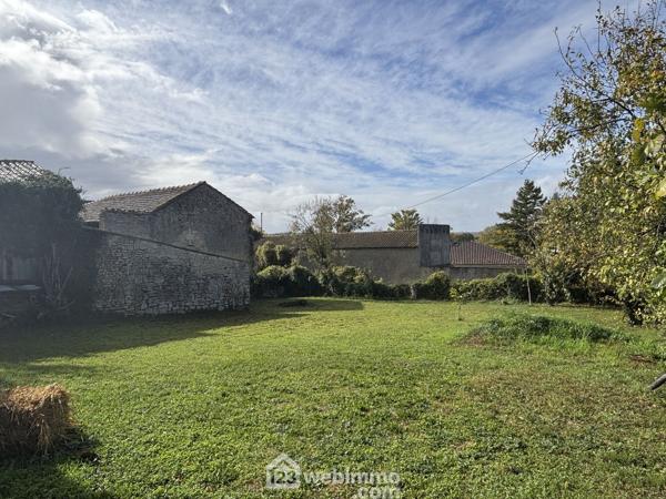 Terrain constructible 438 m² à Montamisé 86360