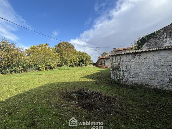 Terrain constructible 438 m² à Montamisé 86360