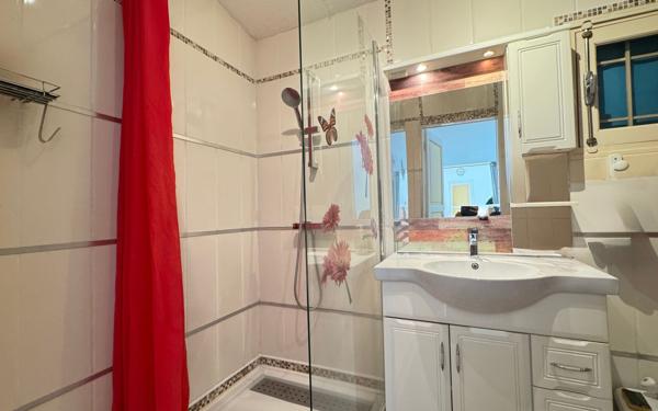 Maison à vendre    3 pièces • 65 m2 Saint-François