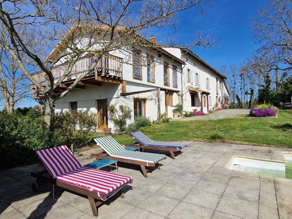 Propriété avec piscine sur environ 1,5 Ha de terrain Bonnac