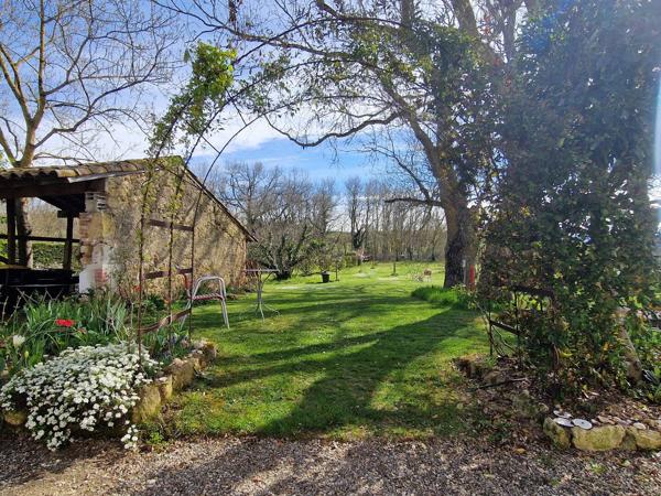 Propriété avec piscine sur environ 1,5 Ha de terrain Bonnac