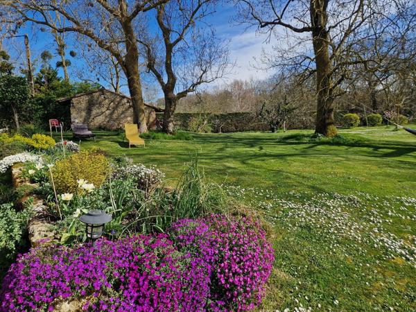 Propriété avec piscine sur environ 1,5 Ha de terrain Bonnac