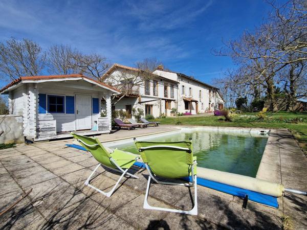 Propriété avec piscine sur environ 1,5 Ha de terrain Bonnac