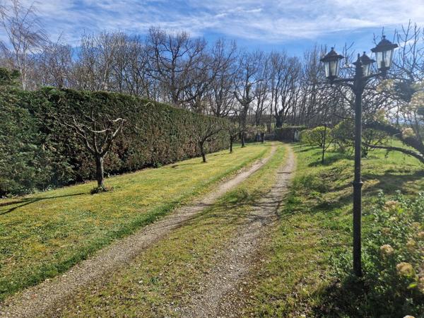 Propriété avec piscine sur environ 1,5 Ha de terrain Bonnac