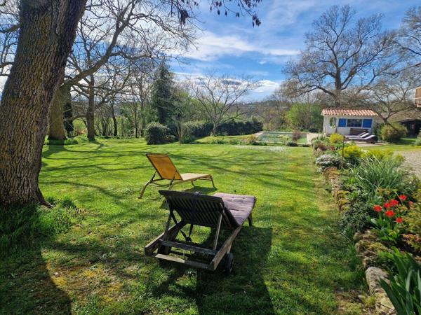 Propriété avec piscine sur environ 1,5 Ha de terrain Bonnac