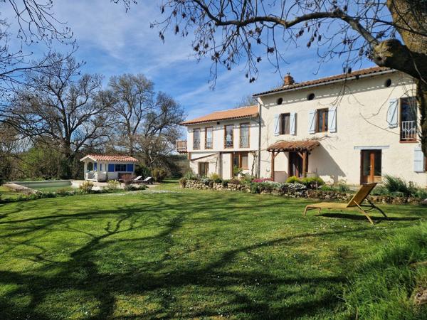 Propriété avec piscine sur environ 1,5 Ha de terrain Bonnac