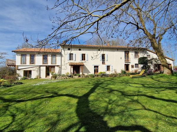 Propriété avec piscine sur environ 1,5 Ha de terrain Bonnac