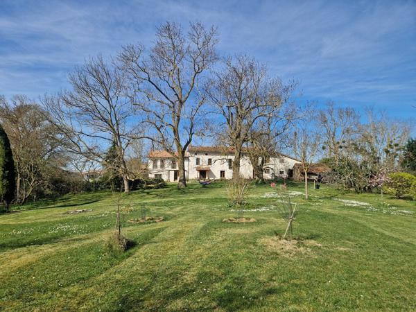 Propriété avec piscine sur environ 1,5 Ha de terrain Bonnac